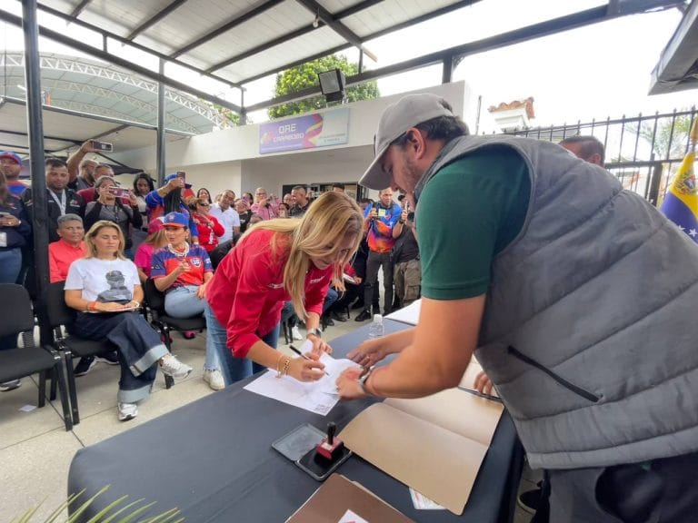 Alcaldesa Mervelis Moreno se postuló a reelección en Los Guayos (4)
